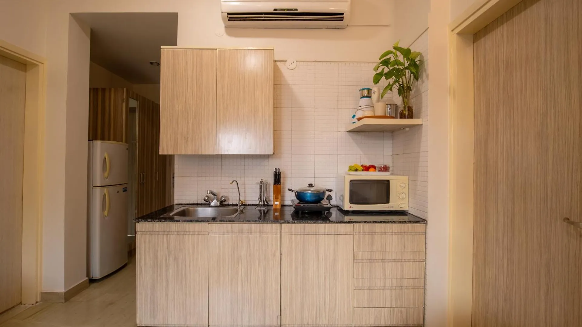 Bedchambers Serviced Apartments, Cyberpark 구르가온 0*,  인도